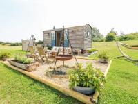 Lillie's Shepherds Hut at Shepherds Lodge Retreat & Wellness - Chambres d’hôtes Nottingham