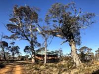 Bull Tavern Cabin Cozy Lakeside Escape in Miena Tasmania - Ferienwohnung Miena