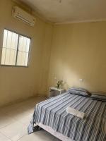 Meu espaço amplo dois quartos, duas camas de casal e uma de solteiro - Chambres d’hôtes