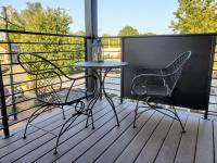 Pickwick Places 201 - B&B
