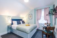 Victoria Park Studio 8 with Private Off-suite Shower Room next door to the main room, Free Parking, Free Netflix, Prime & DisneyPlus - B&B