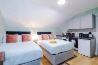 Victoria Park Studio 9 - Free Parking, WiFi, Near Train Station, Free Netflix, Prime & DisneyPlus - Chambres d'hôtes Royal Leamington Spa