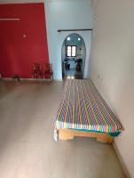 Tales of Guwahati 202 - Independent 1BHK- AC extra 200 - Chambres d'hôtes Guwahati