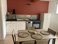 Maison idéale pour 2 personnes, garage clos et Wifi - Bed and Breakfast