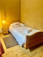 Standard Single Room with Shared Bathroom