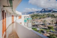 Central Las Americas apartment with ocean views - B&B