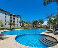 AY3 Home with swimming pool access - Bed and Breakfast Lahad Datu