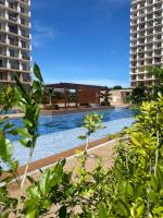 Condo near Airport, CCLEX Pool View Balcony - B&B