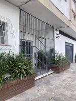 Amplo apartamento com estacionamento - Chambres d’hôtes