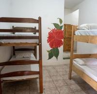 Lit Simple dans Dortoir Mixte
