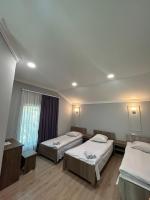 Dreibettzimmer mit Balkon