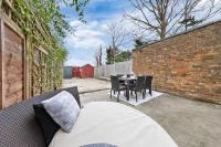 Charming City Retreat,4 Bedroom House,Garden,Free Parking - Chambres d'hôtes Enfield Lock