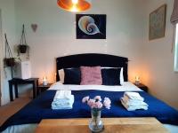 Super king bedroom with large ensuite - B&B