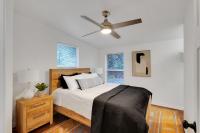 Charming 2BR Denton Home, 5 Minutes To Square, Sleeps 6 - B&B