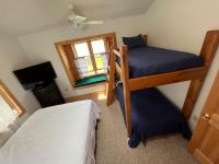 'Northside' Cottage w screened in porch - B&B Cedarville