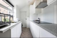 Cosy Mid Terrace Home - Chambres d’hôtes Stoke-on-Trent