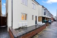 4BR Contractor Stay - Sleeps 9 with WiFi - B&B Leavesden Green