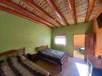Habitación Triple Básica con baño compartido