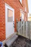2 bedroom apartment-2 free parking -14 min to Pearson airport - Chambres d'hôtes Mississauga