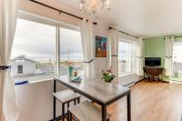 Quaint Rockaway Beach Gem Walk to Shore! - B&B