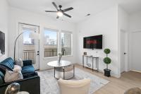 Bright 2-Bedroom Condo in Downtown with Parking - Chambres d’hôtes