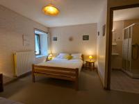 Dreibettzimmer mit Gartenblick