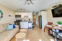 Walk to Coligny Beach Park Condo with Pool Access! - B&B Hilton Head Island