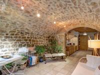 Gîte de Charme 6 Pers avec Jardin Clos à Montarcher - FR-1-496-11 - B&B Montarcher