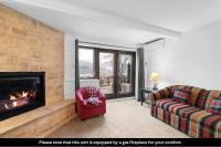 Classic Swiss Condo with Views of Mont-Tremblant - B&B