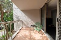Spacious and charming 2 bedroom Rosebery Apartment - Bed and Breakfast Sydney
