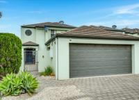 Marina Views - Waterfront Family Escape with Dock - Chambres d’hôtes Hindmarsh Island