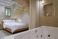Mystiko Maisonette with Hot Tub - Chania Old Town - Chambres d'hôtes La Canée