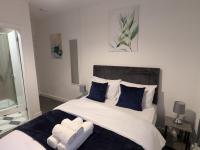 Contractor Home 4BR all ensuite & TVs, NR Stadium - B&B
