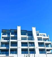 Stylish 1 Bedroom Apartment with Beautiful Sea View - Ferienwohnung