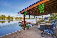 Lakefront Home with Fire Pit, Dock in Kent! - B&B