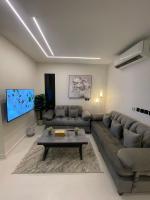 شقة أنيقة غرفتين نوم وصالة - B&B Riyad