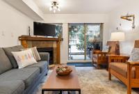 3BR | Valhalla | Village Location | Communal Hot Tub | Gas Fireplace | Parking - Ferienwohnung Whistler