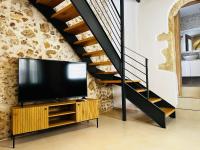 Roussos Place - Next To Splantzia Square - 2bd 2ba - B&B Chionato