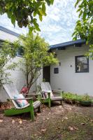 Bright & Breezy Beachside Unit in Scarborough - B&B