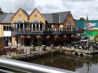 Ideal for country holidays and trips to London's tourist attractions - B&B