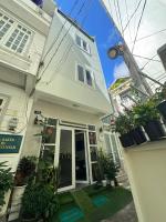 Guest house Hai Cô Chú - B&B