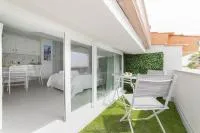 Buhardilla con terraza acogedora - Chambres d'hôtes Coslada