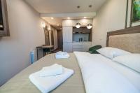 Modern Sunlit Studio in Batumi with Sea View - by Wehost - Chambres d'hôtes Batoumi