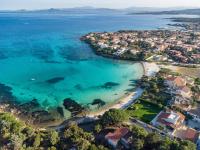Villa Bianca with a heated swimming pool - B&B Golfo Aranci