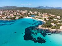 Villa Bianca with a heated swimming pool - B&B Golfo Aranci