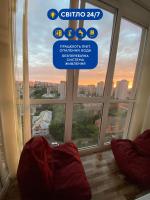 Large 2 room apartment with a beautiful view 2 min metro Chernigivska - B&B