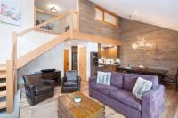 Large Village loft with Private Hot Tub and Private Sauna - Chambres d’hôtes Whistler