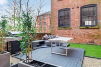 Luxury 2-Bed Apartment with Parking & Terrace - Chambres d’hôtes Nottingham