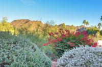 Deck & Resort Amenities: Phoenix Escape By Hiking - Bed and Breakfast Phoenix
