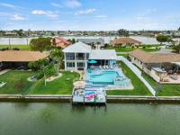 Infinity & Beyond Lake Front - B&B Cape Coral